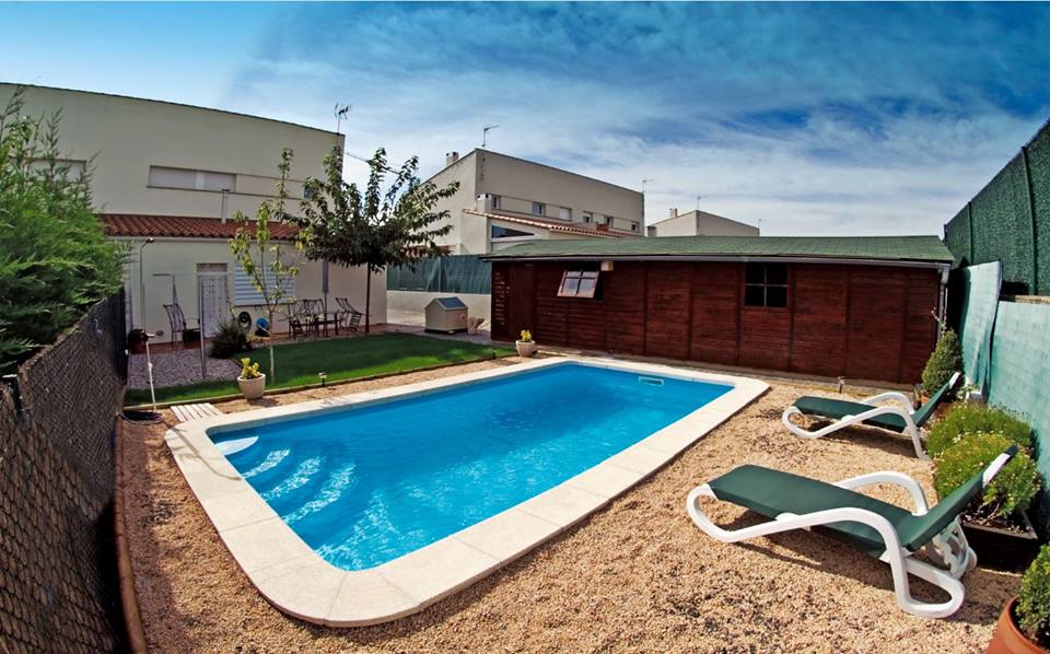 piscine coque 8.14 x3.24 x1.00m -1.60 m montauban prete à plonger