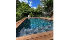 Piscine Bois Rectangulaire Luxe avec Plage immergée + Escalier 620x420x145cm Pierre de Bali