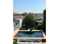 Piscine Bois Luxe Rectangulaire Pierre de Bali avec Escalier Droit 620x420x130 cm
